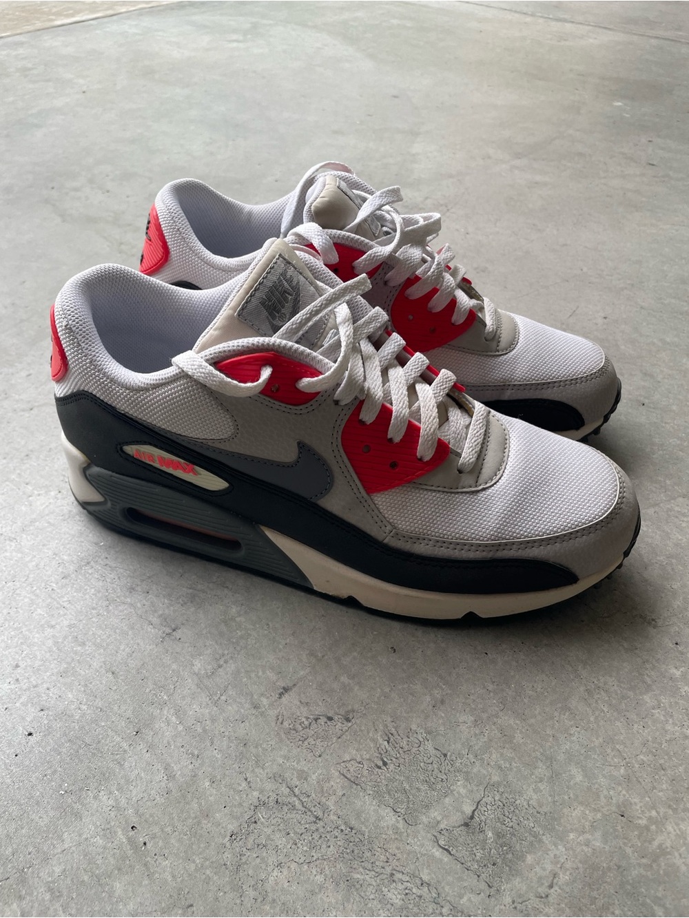 Nike Air Max 90 sneakers in white & red, size US 9